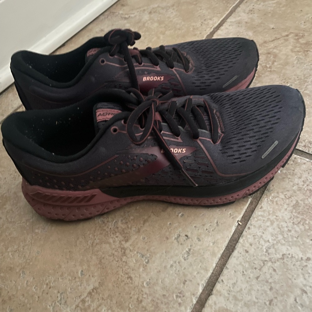 Brooks Women's Athletic Shoes - Black and Pink
